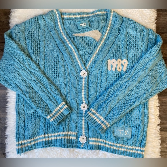 Taylor Swift 1989 Women’s Light Blue Cardigan Size XS / SM - Picture 4 of 11